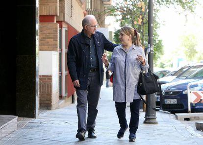 El exalcalde de Caracas Antonio Ledezma pasea por el centro de Madrid acompañado de su esposa Mitzy Capriles