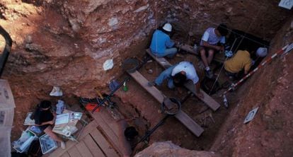 Excavaciones en el nivel TD 6 del yacimiento arqueológico de Atapuerca.