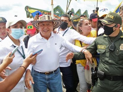 El candidato a la Presidencia de Colombia Rodolfo Hernández durante un recorrido por el Malecón en Barranquilla, Colombia, el 8 de junio de 2022.