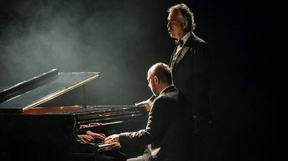 Andrea Bocelli en un fotograma de la película de Michael Radford, 'La música del silencio'