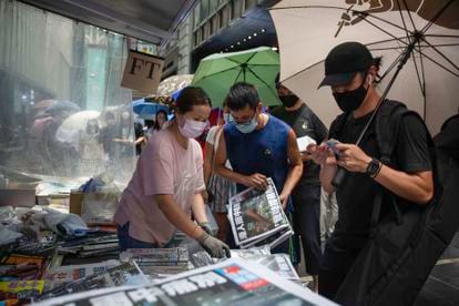 People queuing to buy the latest issue of the 'Apple Daily' newspaper, in downtown Hong Kong.