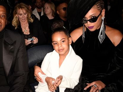 Jay-Z y Beyoncé, junto a su hija, Blue Ivy, en los Grammy de 2018 en Nueva York.