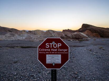 Señal de advertencia por calor en el valle californiano.