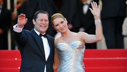 La actriz Uma Thurman y Arpad Busson, en el festival de cine de Cannes de 2013.