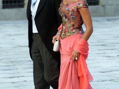 Francisco Correa y su entonces esposa, Carmen Rodr&iacute;guez, en la boda de Ana Aznar y Alejandro Agag en El Escorial, en 2005.