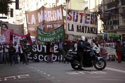 Marcha de docentes en el centro de Buenos Aires.