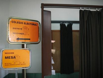 Imagen de archivo de una cabina electoral.