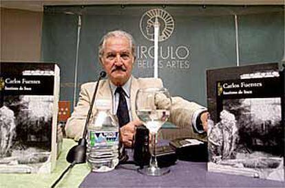Carlos Fuentes, ayer, en el Círculo de Bellas Artes de Madrid.