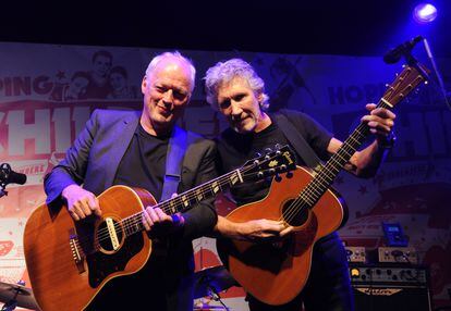 David Gilmour (izquierda) y Roger Waters, en un concierto benéfico en Londres en 2010.