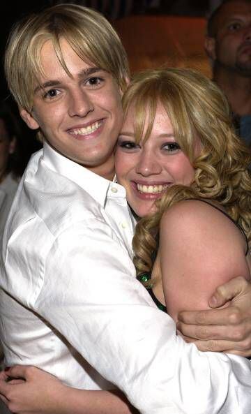 El cantante Aaron Carter con la actriz y cantante Hilary Duff.