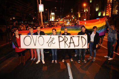 Protesta por la cancelaci&oacute;n del desfile del orgullo gay en Belgrado, en septiembre de 2013.