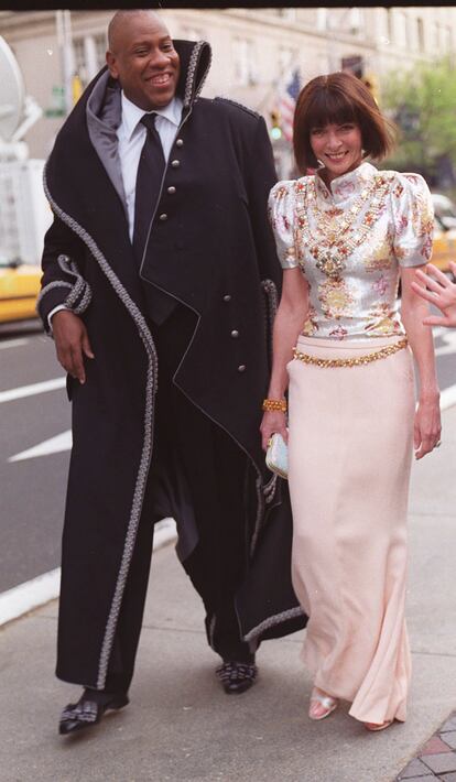 En 2001 con Anna Wintour, directora de Vogue USA. Fue su mano derecha durante décadas, pero su relación acabó de forma tormentosa.