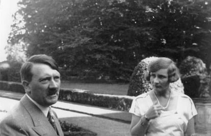 Hitler y Unity Mitford, en Múnich en 1937.