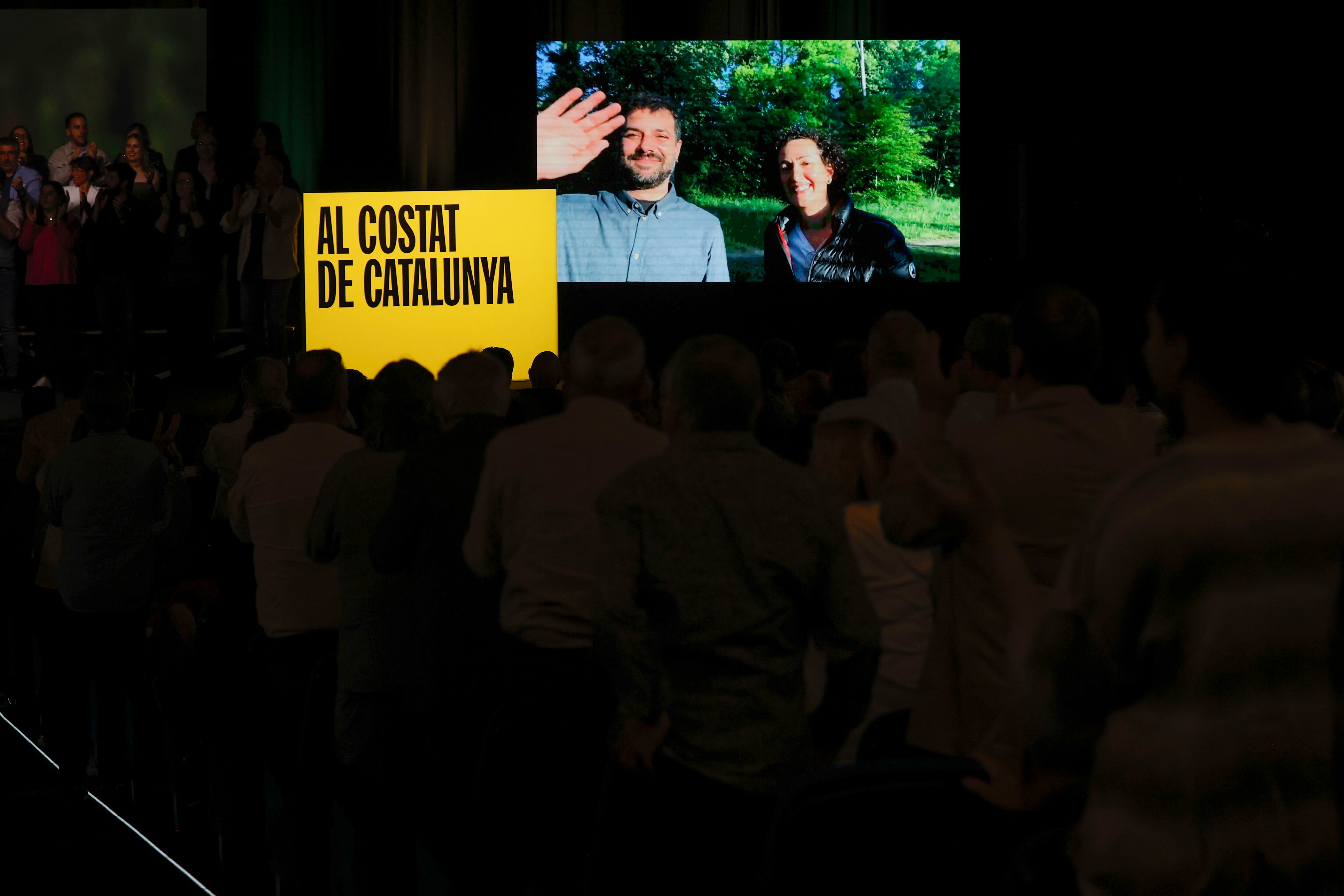 BARCELONA, 09/05/2024.- La secretaria general de la formación, Marta Rovira, interviene por videoconferencia durante su asistencia al acto central de campaña de ERC, este jueves en el Palau de Congressos de Barcelona. EFE/ Toni Albir
