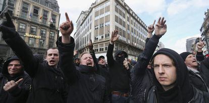 Un grupo de ultras irrumpe en la concentración contra el terrorismo celebrada el domingo en Bruselas.
