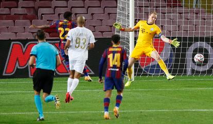 Ansu Fati marca el segundo gol del Barcelona contra el Ferencvaros en un vacío Camp Nou.