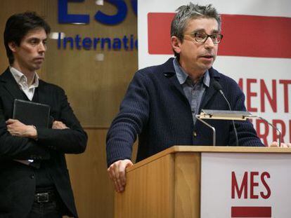 Jordi Mart&iacute; (d), pr&oacute;ximo gerente del Ayuntamiento de Barcelona, en un acto de MES. 