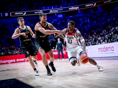 Anthony Edwards (Right) In Action During The Usa'S Victory Over Spain In Málaga.