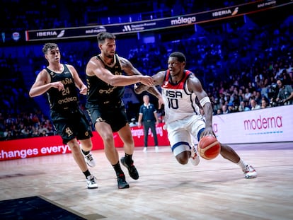 Anthony Edwards (right) in action during the USA's victory over Spain in Málaga.