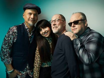 Formación actual de The Pixies. De izquierda a derecha, Joey Santiago (guitarra), Paz Lenchantin (bajo), Dave Lovering (batería) y 'Black Francis' (guitarra y voz).