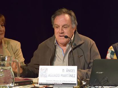 El sacerdote Ángel Aguado, durante una conferencia, en una imagen de archivo.