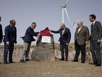 Momento de la inauguración de los cinco nuevos parques eólicos.