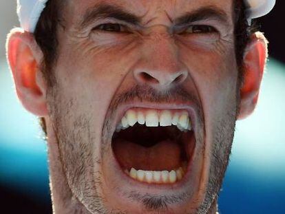Murray se lamenta durante el partido ante Mischa Zverev.