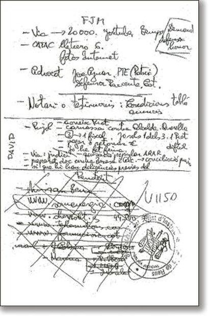 Hoja manuscrita de Carles Manté que según la Guardia Civil incluye referencias a Oriol Pujol. En ella puede leerse: "Carnaza contra el alcalde. Querella".