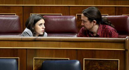 Irene Montero y Pablo Iglesias en el Congreso.