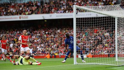 Lukaku marca el primer gol del partido ante el Arsenal este domingo en el Emirates.