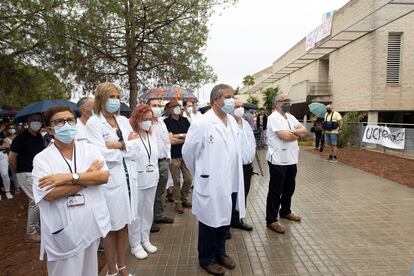 Protesta el 24 de agosto de sanitarios del hospital La Plana de Vila-real (Castellón) por el uso, autorizado por un juzgado, de una terapia no autorizada contra la covid.