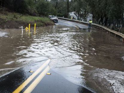 Carretera anegada en California este viernes.