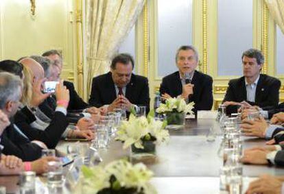 Macri anuncia el reintegro del IVA a turistas extranjeros.