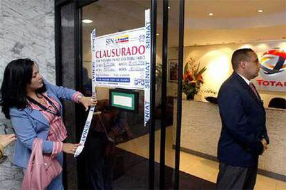 Las oficinas de Total en Caracas fueron clausuradas temporalmente el pasado día 16, después de que el organismo recaudador reclamara una deuda tributaria de 108 millones de dólares por impagos entre los años 2001 y 2004.