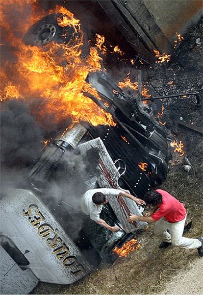 Vicente Sánchez, en el momento de sacar al camionero.