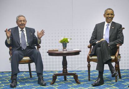 Raúl Castro (e) i Barack Obama, a Panamà.