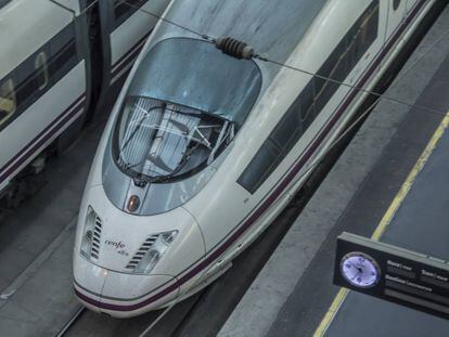 Locomotora de un tren de alta velocidad.