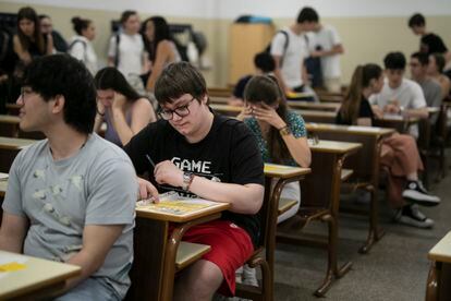Students during the selectivity exam at the Biology Faculty of the University of Barcelona, ​​on June 7.