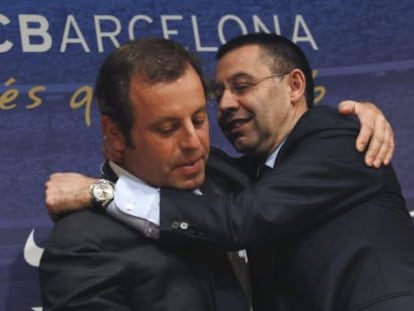 Bartomeu abraza a Rosell tras su dimisi&oacute;n.