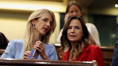La diputada del PP Cayetana Álvarez de Toledo (a la izquierda), en el Congreso el pasado julio.