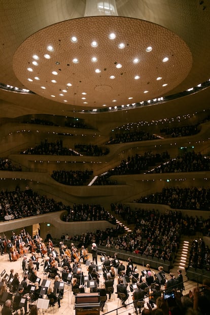 La Sinfónica de Londres durante su actuación del jueves en la Elbphilharmonie.