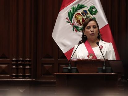 La presidenta de Perú, Dina Boluarte, en un discurso en el Congreso el pasado julio.