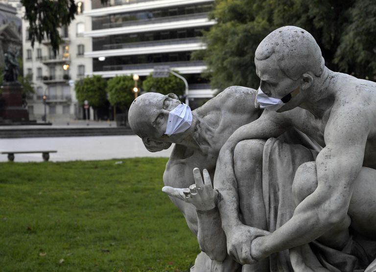 Esculturas de la plaza San Martín, en Buenos Aires (Argentina).