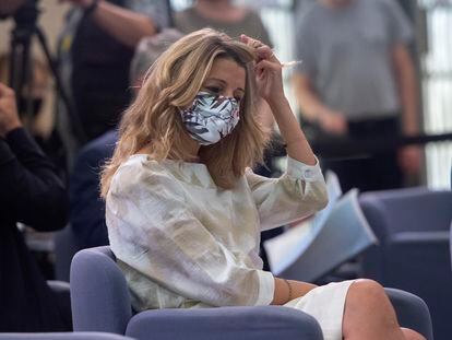 La vicepresidenta tercera y ministra de Trabajo, Yolanda Díaz, en una rueda de prensa este viernes en Madrid.