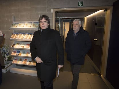 Puigdemont, amb Matamala, en una foto d'arxiu en un acte a Gant.