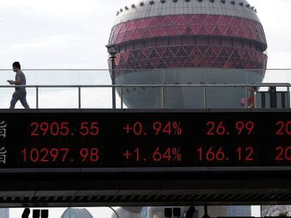 China expulsa por primera vez a una empresa de la Bolsa