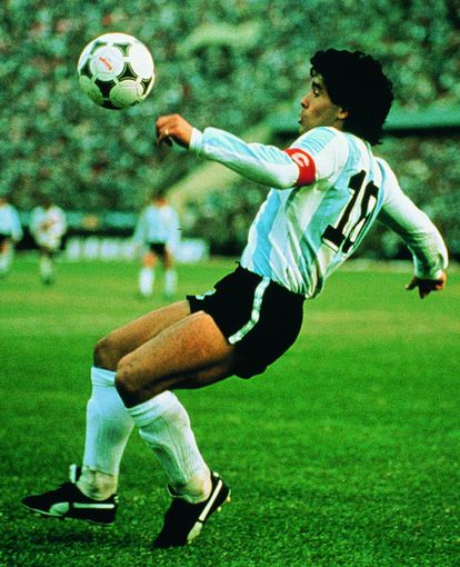 Diego Armando Maradona, en el mundial de México 1986. Como durante toda su carrera, jugó con botas Puma.