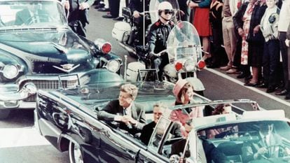 John F. Kennedy, Jacqueline Kennedy y John Connally en Dallas, momentos antes del asesinato del presidente.