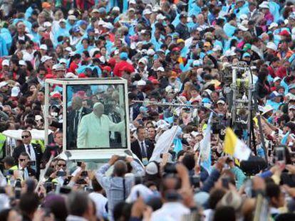 Más de un millón de personas asistieron a la primera misa de Francisco en Colombia
