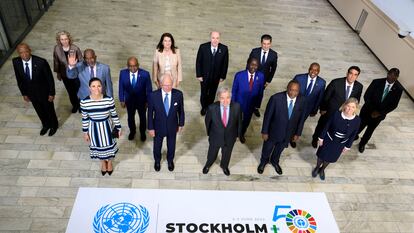 En primera fila, desde la izquierda, la princesa Victoria de Suecia; su padre, el rey Carlos Gustavo; y el secretario general de la ONU, António Guterres, este jueves junto con otros asistentes a la cumbre Estocolmo+50 en la capital sueca.